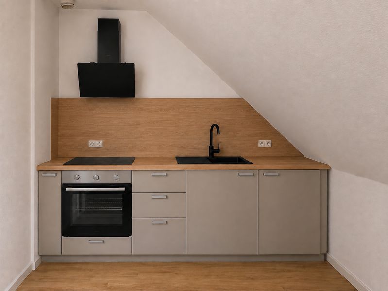 Helle Dachgeschosswohnung mit Balkon, Stellplatz und neuer Küche